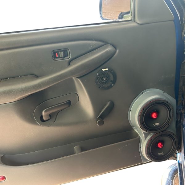 customer image Speaker Upgrade for the Front Door of your 2000-2006 Chevrolet Silverado, GMC Sierra. Easy installation of a Dual 6.5" Midrange for the most powerful car stereo possible.