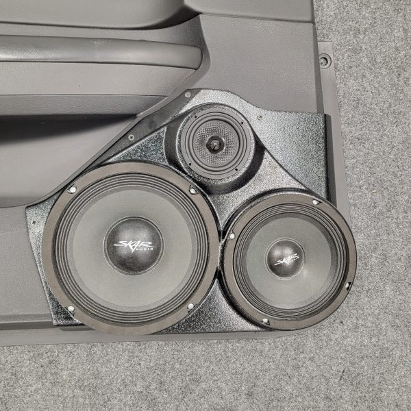 left ortho Speaker Upgrade for the Front Door of your 2005-2007 Chrysler 300. Easy installation of a 8", 6.5" Midranges plus a 3.5" Super Tweeter for the most powerful car stereo possible.