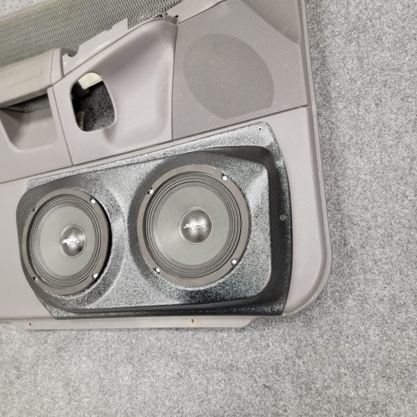 right 1 Speaker Upgrade for the Front Door of your 2002-2005 Ford Explorer. Easy installation of a Dual 6.5" Midrange for the most powerful car stereo possible.